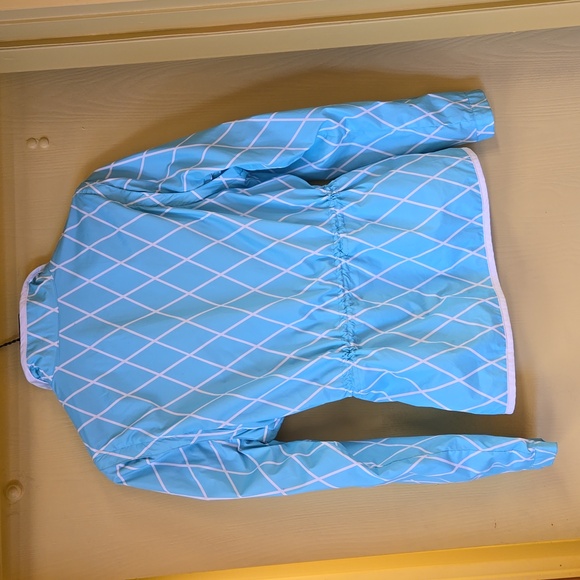 Izod Golf lined windbreaker. Wonderful zipper details. Cinched waist. - Picture 5 of 6